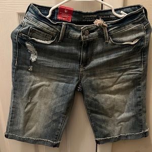 Modern skinny short, signature levis strauu